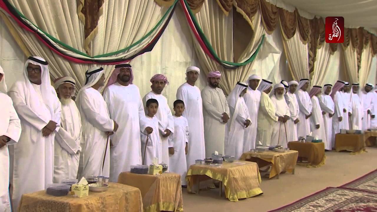 محمد بن زايد يقدم واجب العزاء لأسرة و ذوي الشهيد سعيد النيادي