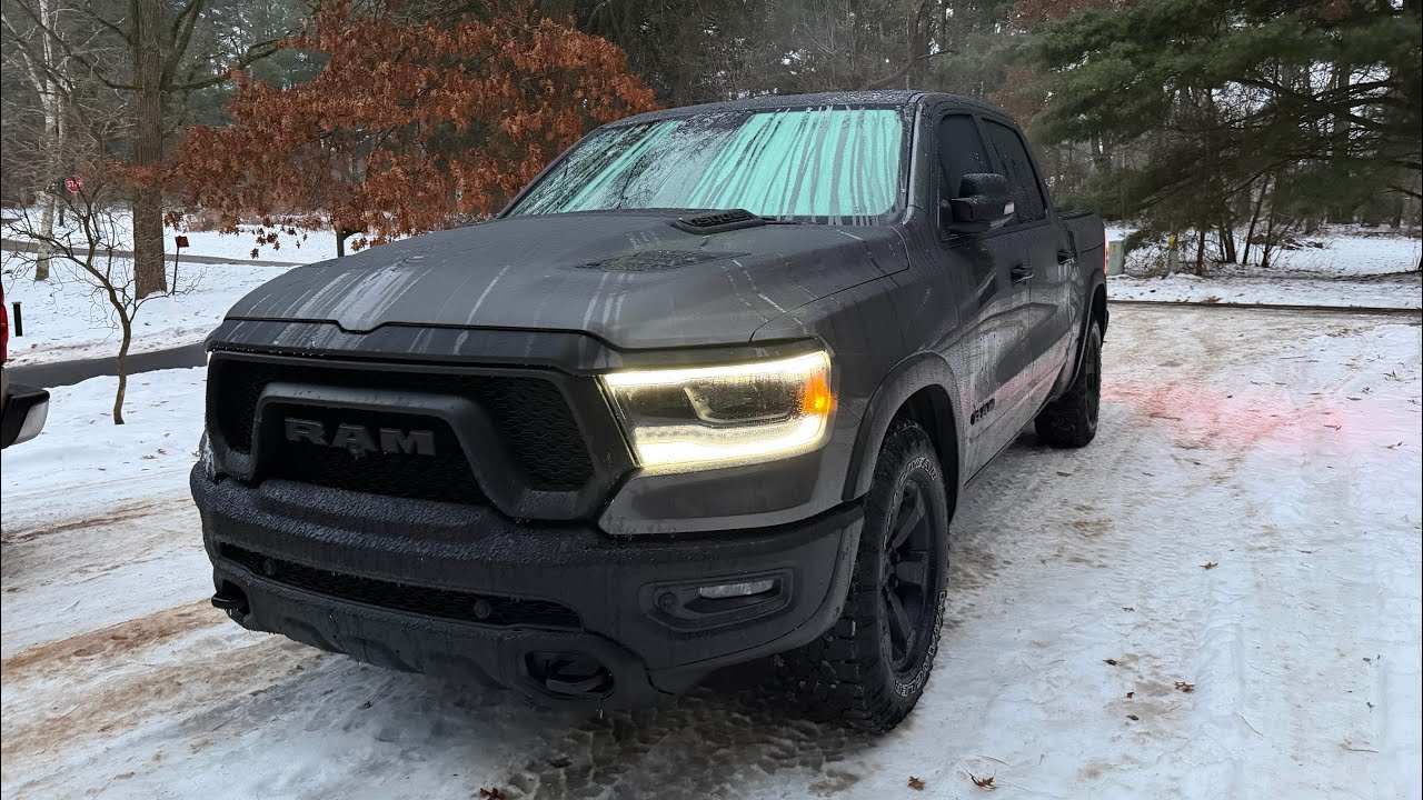 Неожиданный ледяной шторм! Ram 1500 покоряет обледенелые дороги!