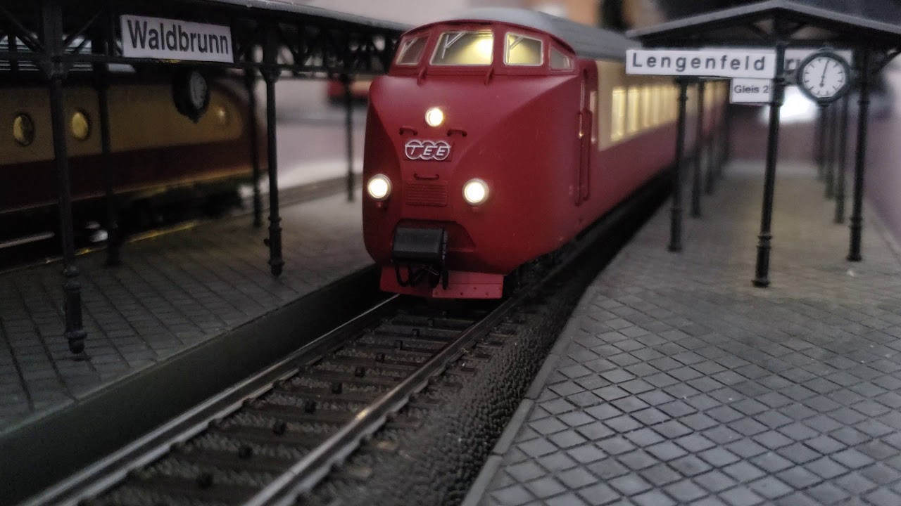 Märklin 39706 SBB RAm TEE and 37605 / 43115 DB VT 11.5 departures in 4K