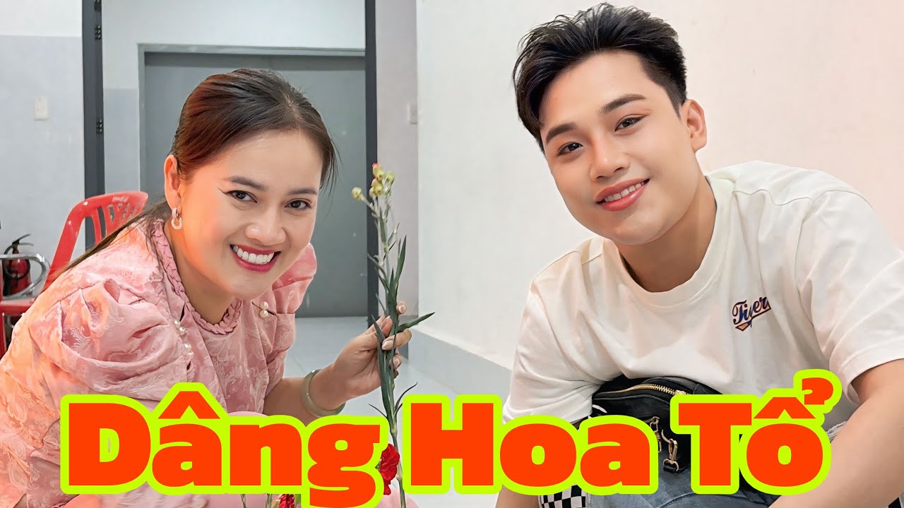 Hồng Loan Cùng CS Lâm Vương Kỳ Dâng Hoa Tổ Nghiệp Trước Giờ chạy Chương Trình
