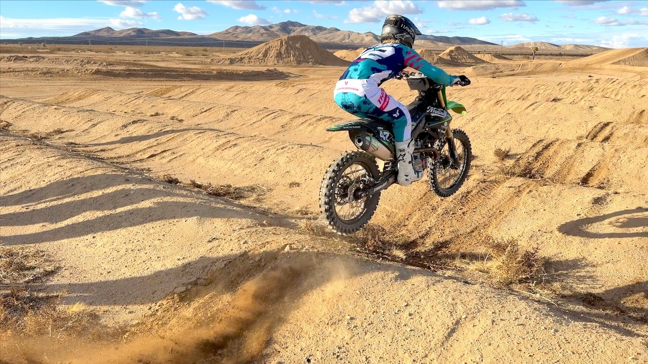 Medium Trains For Australian Supercross!