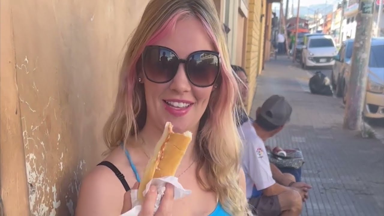 COMIENDO COMIDA DE LA CALLE EN EL SALVADOR! #gringa