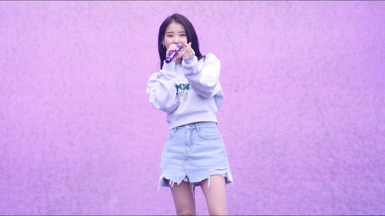 IU 블루밍 - Blueming 아이유 4K Cam (뉴발란스 2022 런온 서울) (221002)
