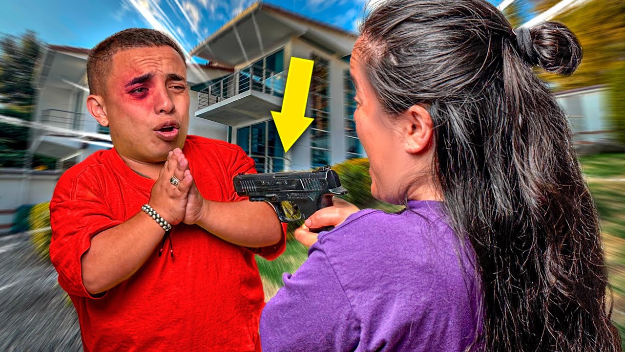 ¡SU ESPOSA ENANA lo AMENAZA con UN 4RMA! * CARAMELITO esta en RIESGO