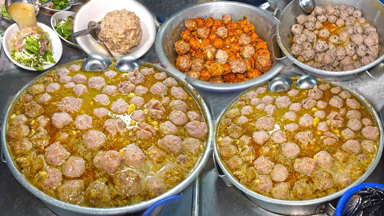 BELOM BUKA UDAH ANTRI PANJANG !!! BAKSO CAK PITUNG SIDOARJO. 9 JENIS BAKSO ADA DISINI. LENGKAP !!