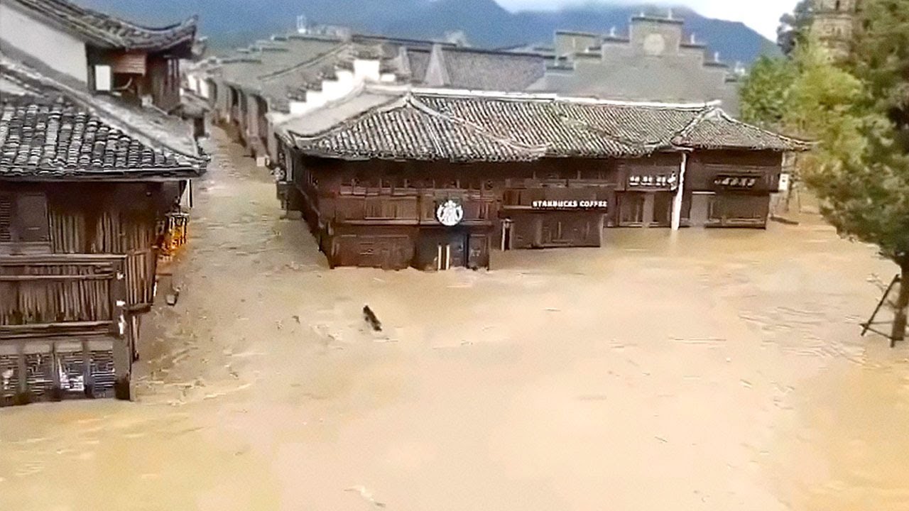 10 чудовищных внезапных наводнений, попавших на камеру