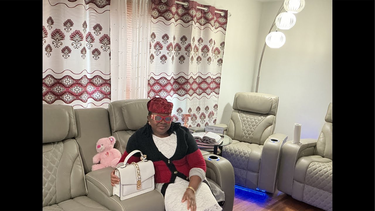Happy Sunday friends a cozy after service Sunday with me