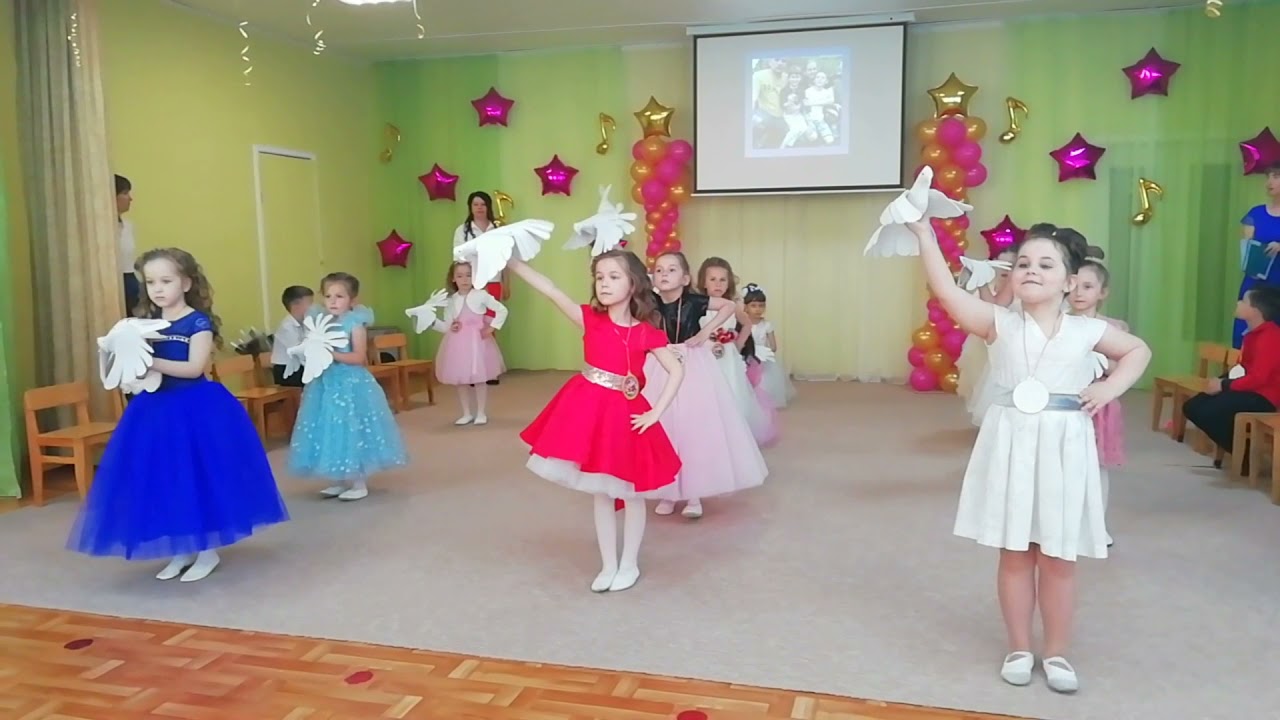 Танок з голубами.