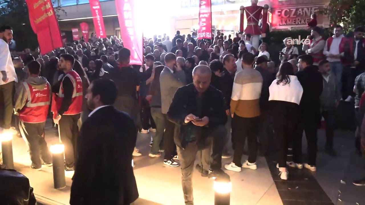 CHP İstanbul İl Başkanlığı'nın y&uuml;r&uuml;y&uuml;ş&uuml;ne polis engeli / İstanbul