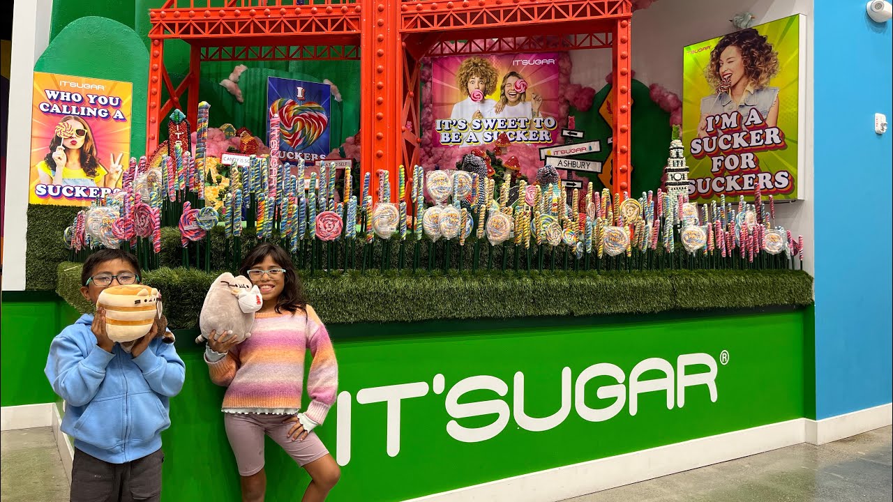 Biggest candy 🍭 store in the world 😮 