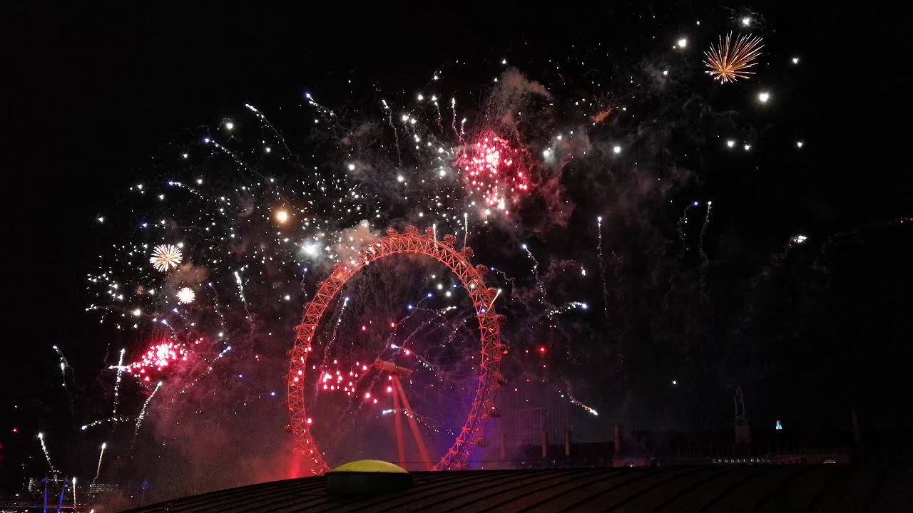 2018 - London New Year's Eve Fireworks -  The Official London Eye - Nouvel An Londres - HD 4K