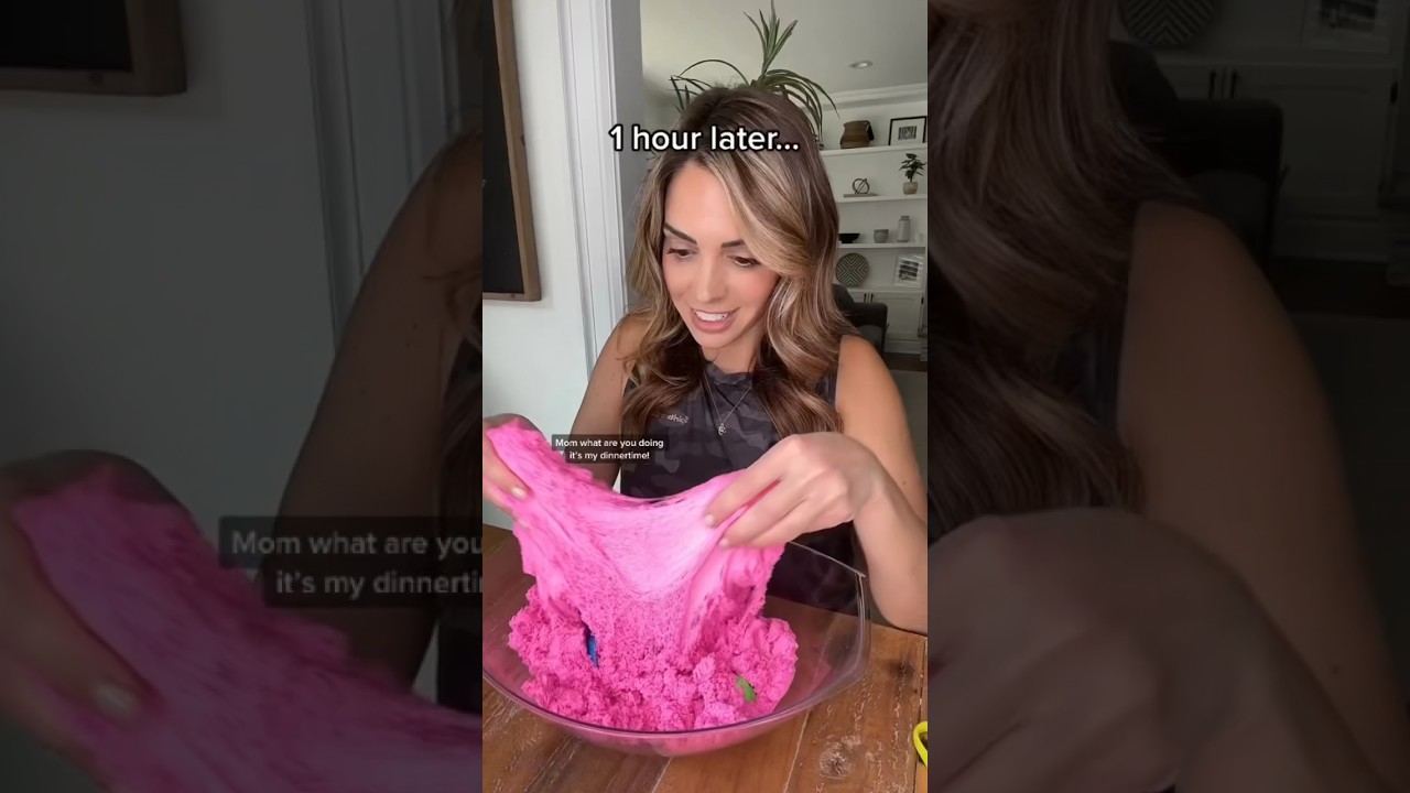 WHO KNEW KINETIC SAND WAS THIS FUN?! (AC: @Cocoava283) #shorts #kineticsand #momlife