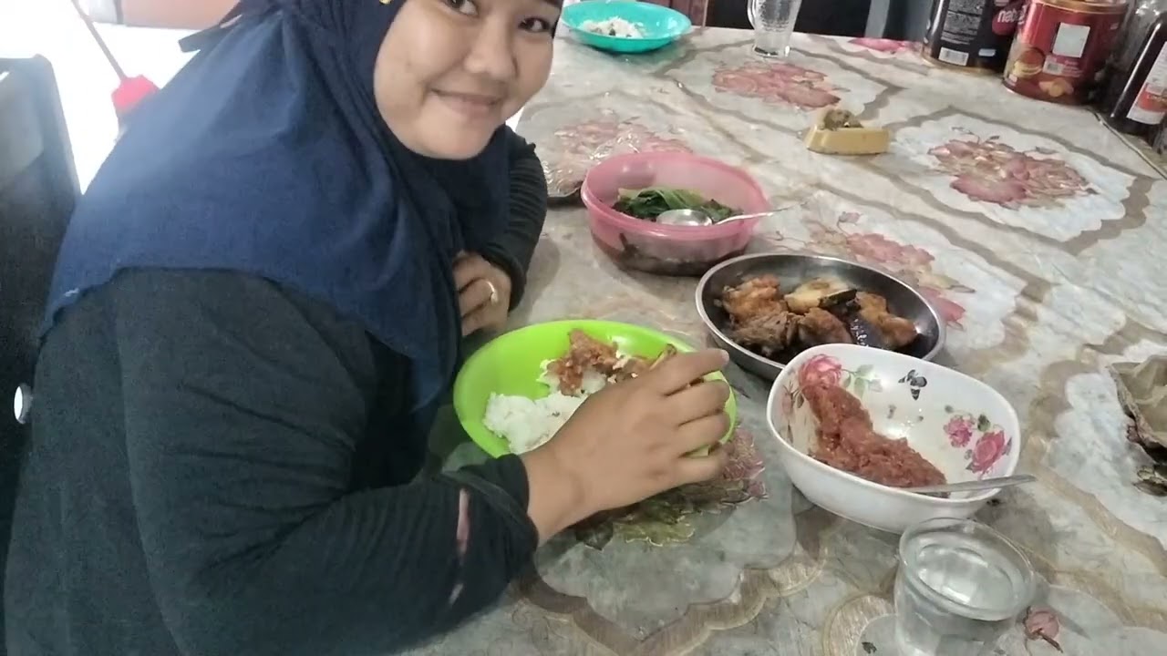 Ayam goreng rebusan dan terong goreng