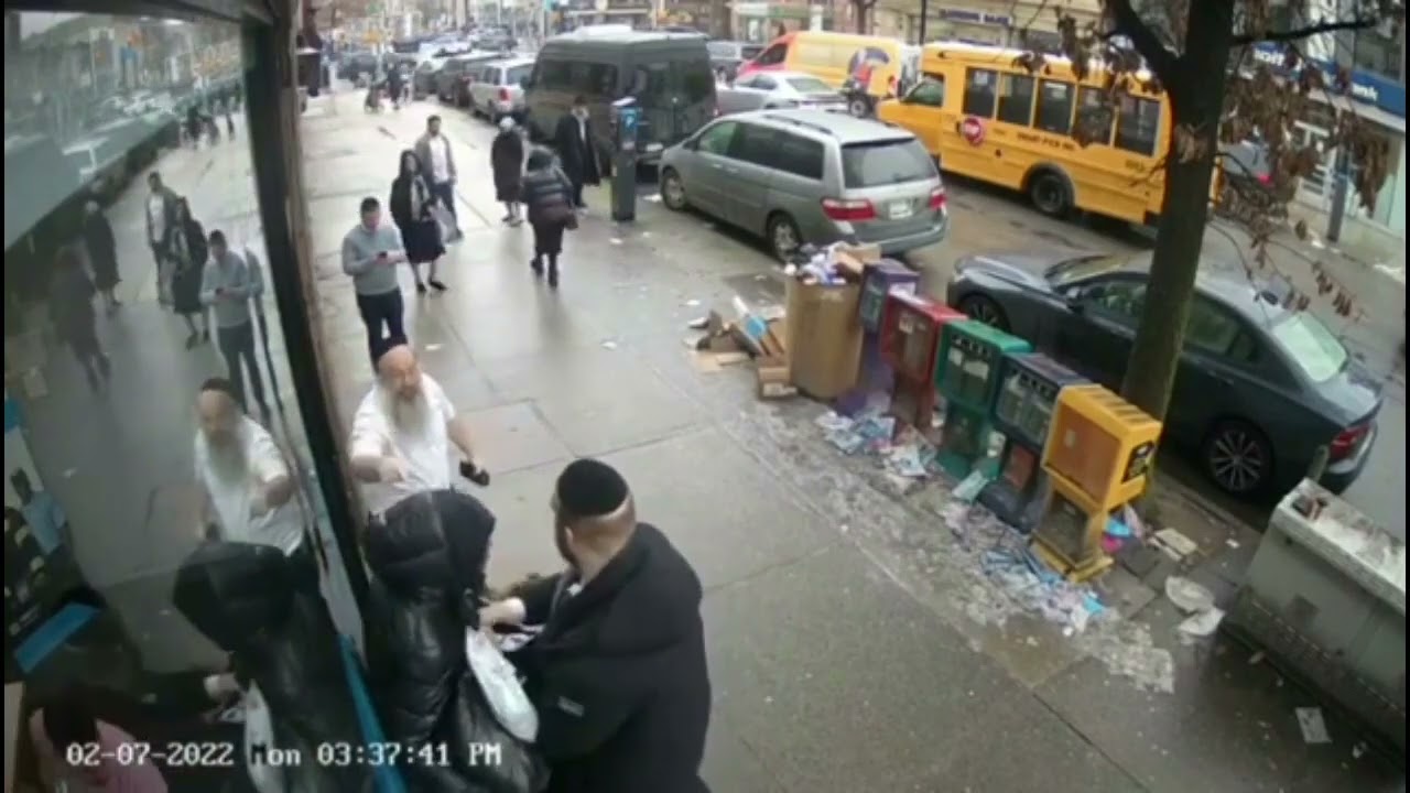 Thief Caught Stealing Airpods in Borough Park Brooklyn