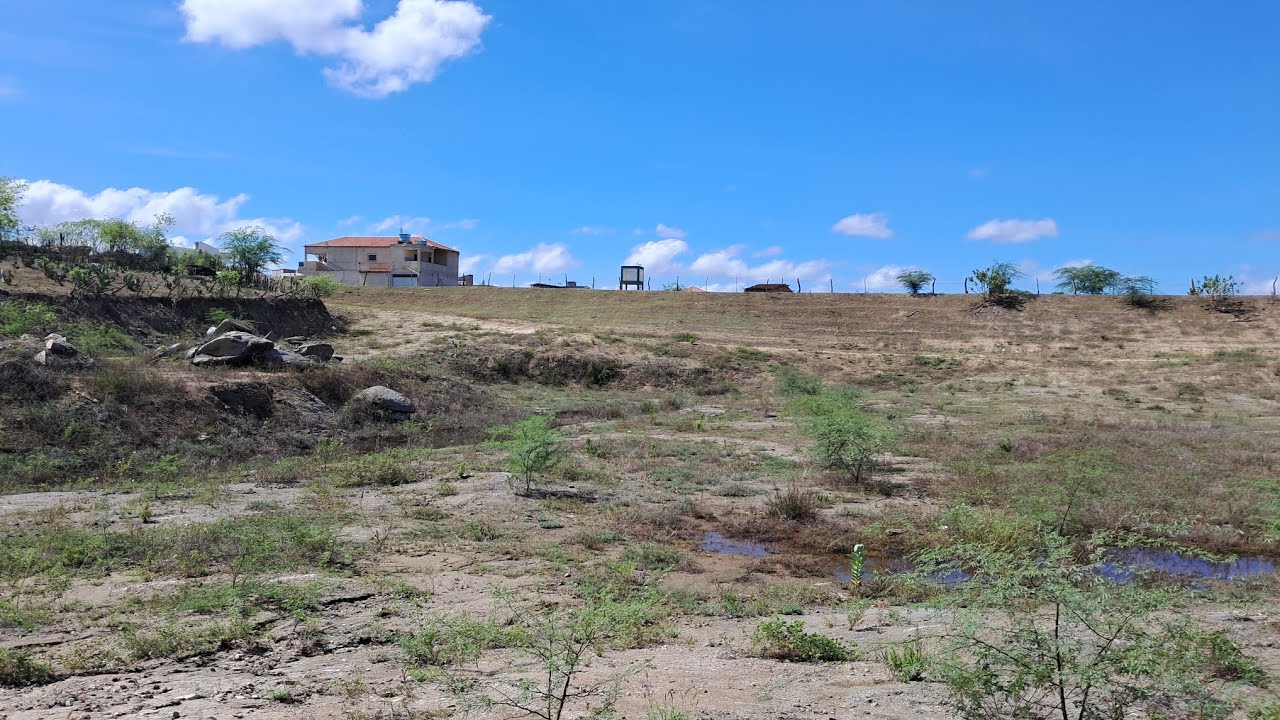 Vejam como está o maior reservatório do povoado do Santa e do distrito de morro, ainda estão vasios