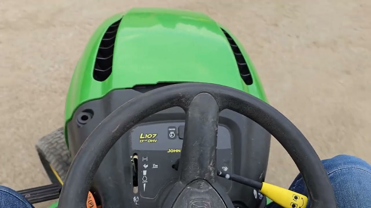 Traktorek kosiarka JOHN DEERE L107 Automatic 17 KM (793 mth) na licytacji Flotilo.pl