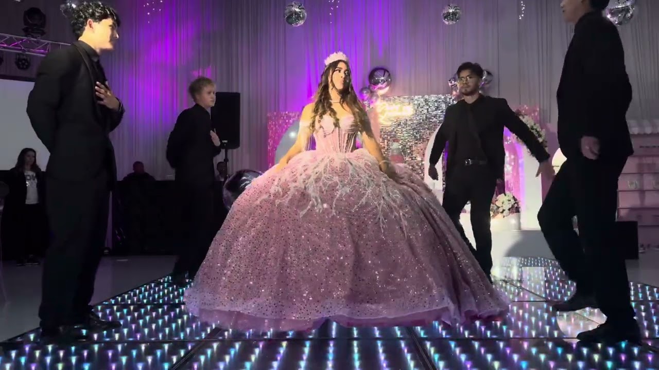PERFECT VALS MITAD CHAMBELANES MITAD AMIGOS DE LA #quinceañera #chambelanes #baile #dance 