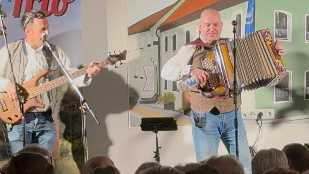 Steirer Wahnsinn - Sandi mit der Flasche 