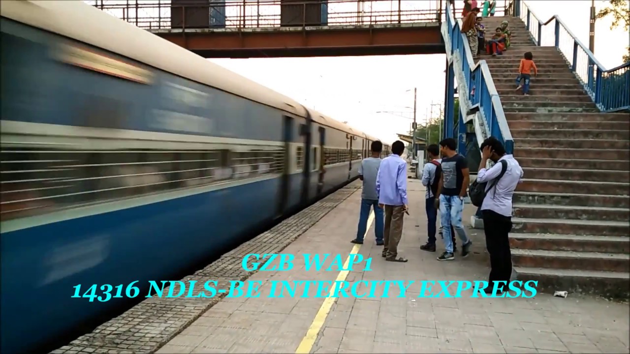 [INDIAN RAILWAYS] WAP1 Showing a speed with New Delhi Bareilly Intercity Express