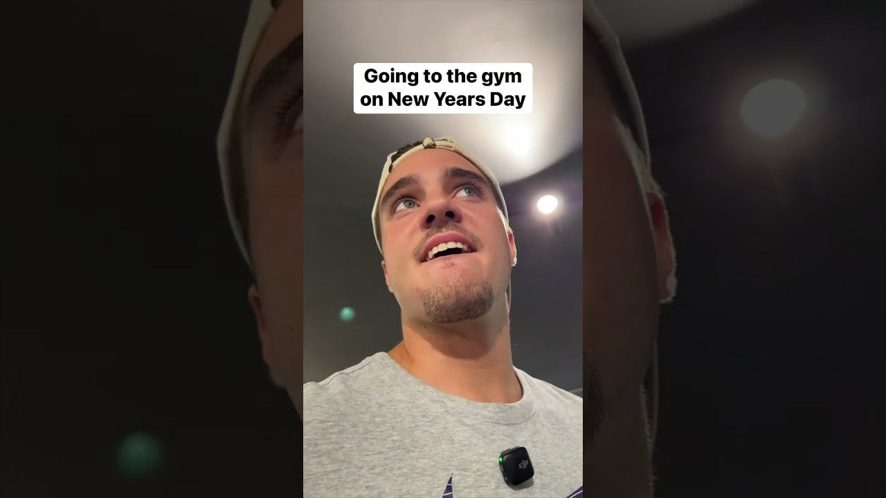 New Years Resolutions be like&hellip; 💪🏼😆 #newyearsresolution #gymlife #skit #sketchcomedy #newgoals