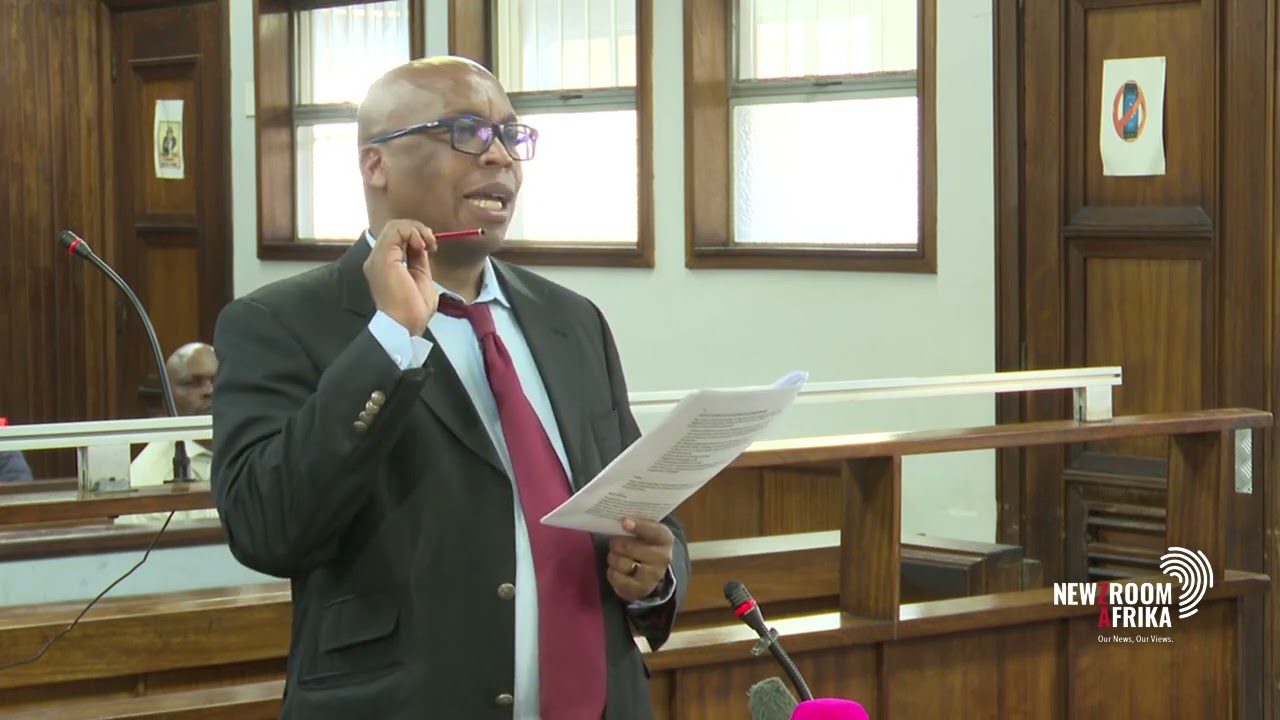Mahungela 'forced' to wear Kluyts' clothes for docket photographs