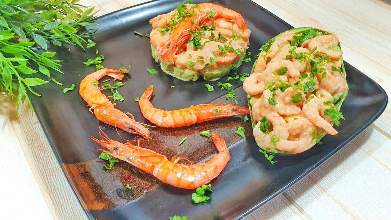 سلطة القمرون و الأفوكادو