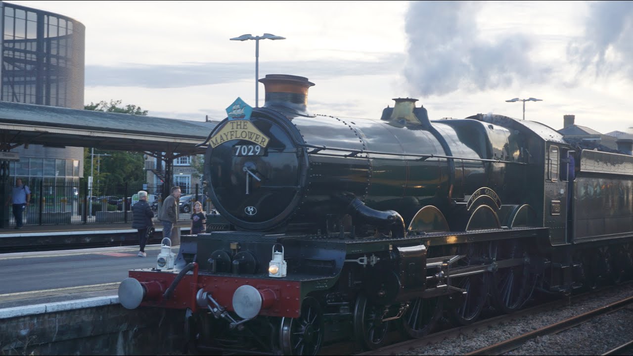 The Mayflower with 7029 Clun Castle and 45596 Bahamas