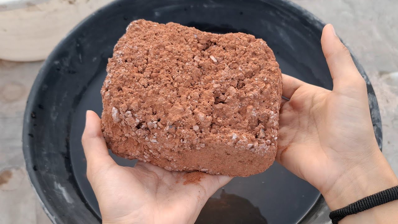 New video Red gritty dirt water&dry crumbling satisfying