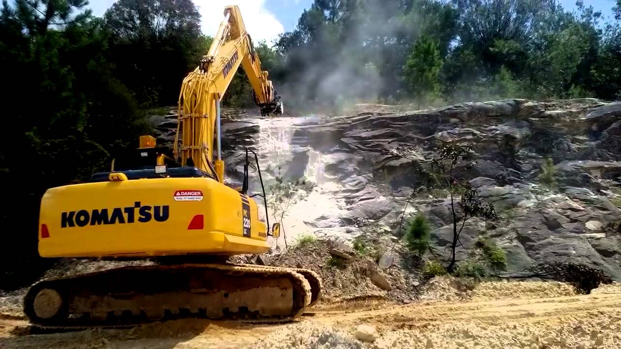 The new drum cutter MB-R700 on a PC Komatsu 220 – Australia