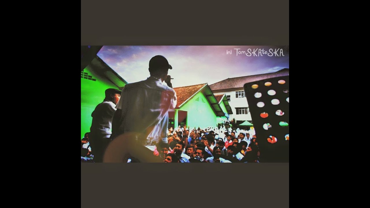 Tomskate - Masa Kecil