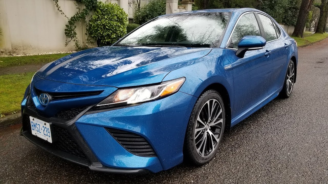 Toyota Camry Hybrid Review--THIS OR 4-CYLINDER CAMRY?