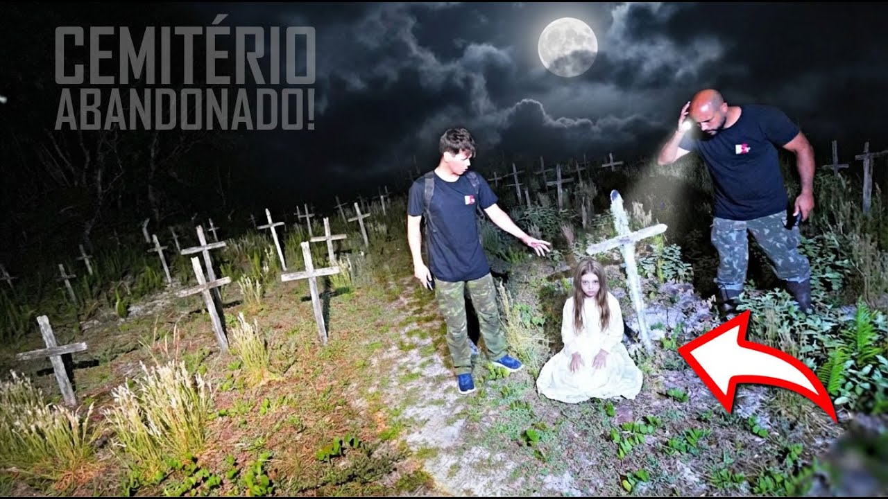 PASSAMOS UMA NOITE NO CEMITÉRIO ABANDONADO E GRAVAMOS COISAS ASSUSTADORAS!