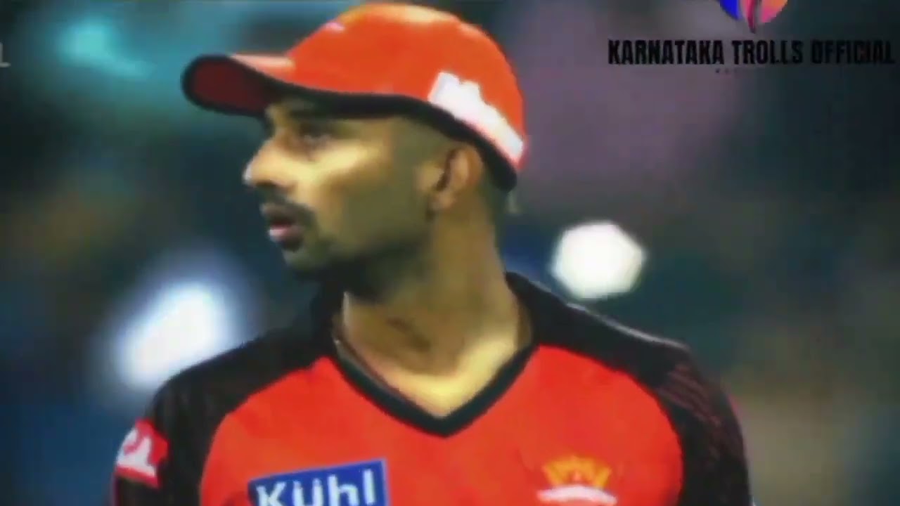RCB fans || when a fielder throw ball towards virat kohli by mistake #rcb #viratkohli