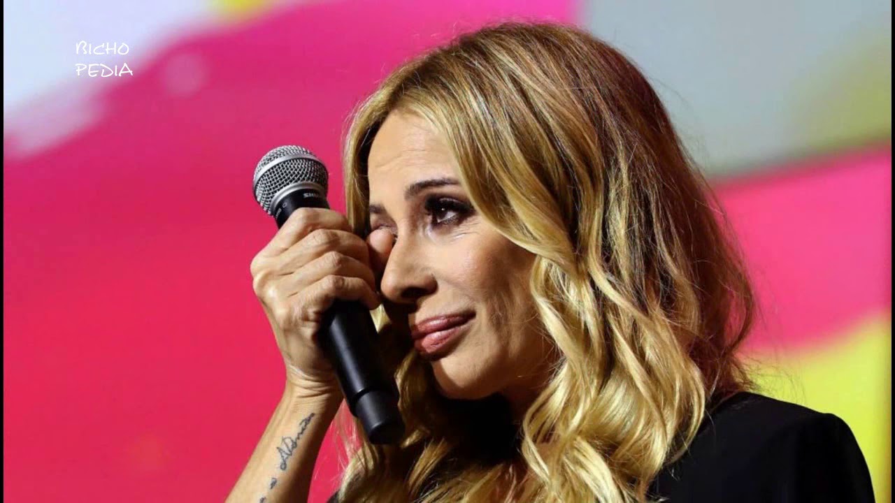 Marta Sánchez canta himno de España - Letra en subtítulos