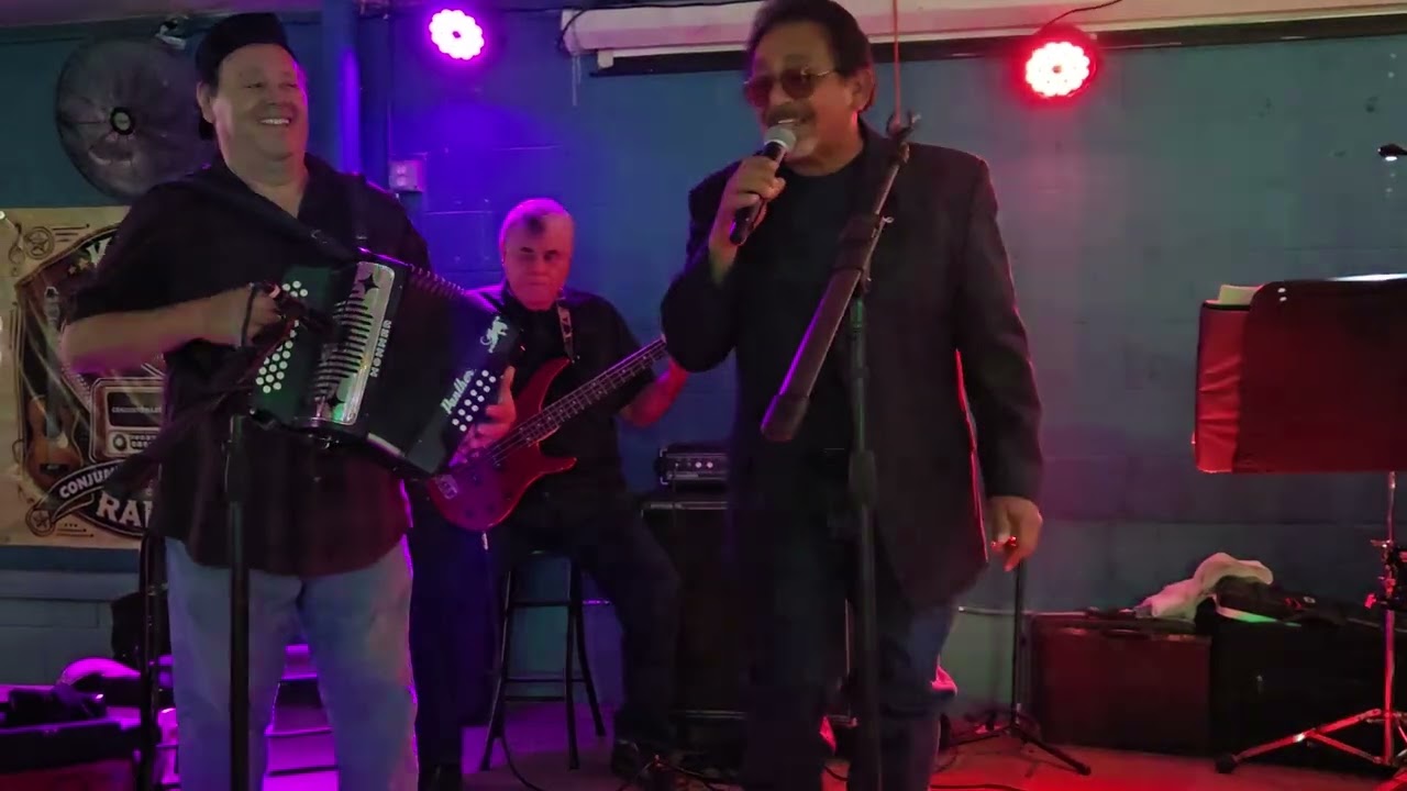 Jesse Gomez y Los Chachos at Lucky Shot  San Benito,  TX ...Beautiful music 🎶 leave a LIKE 
