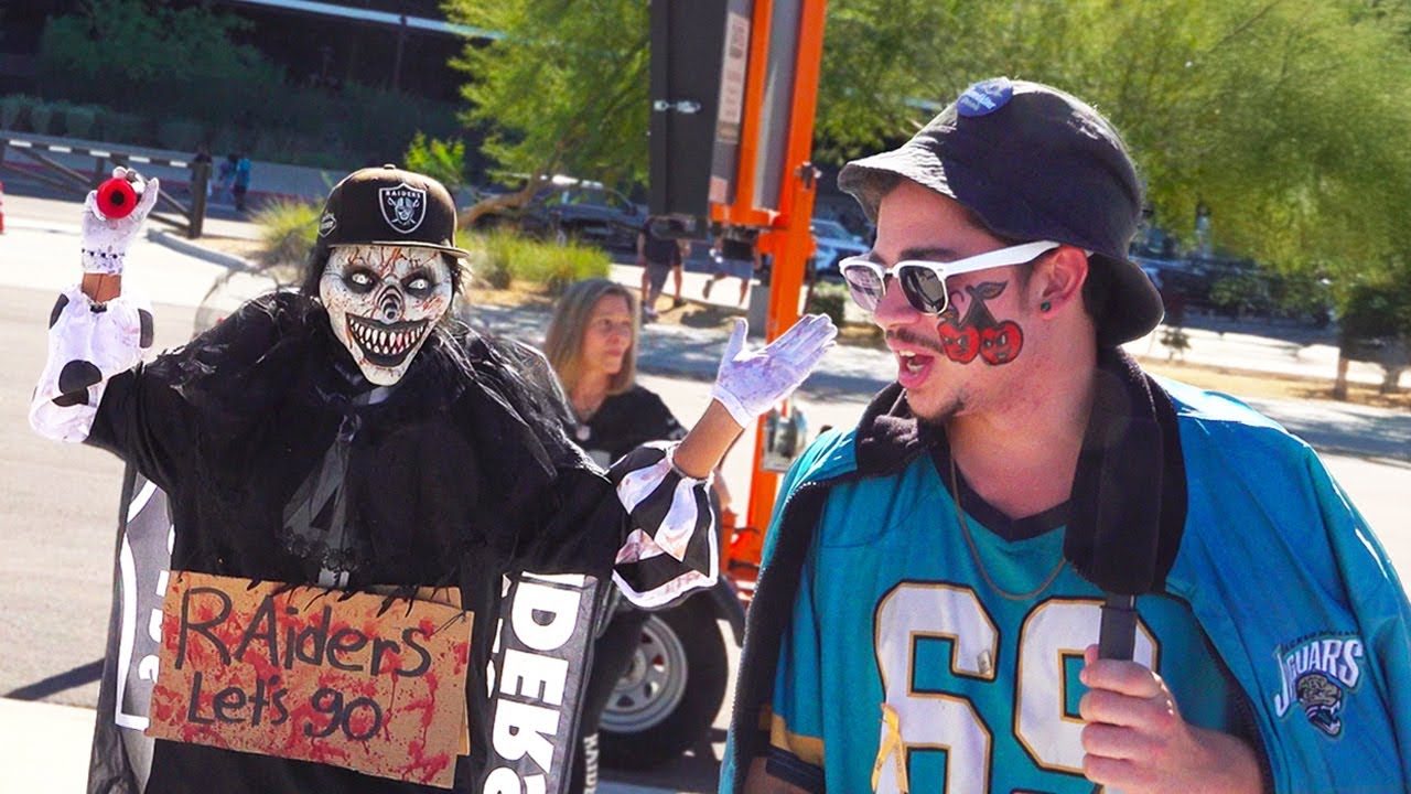 Jaguars Fan Trolls Raiders!