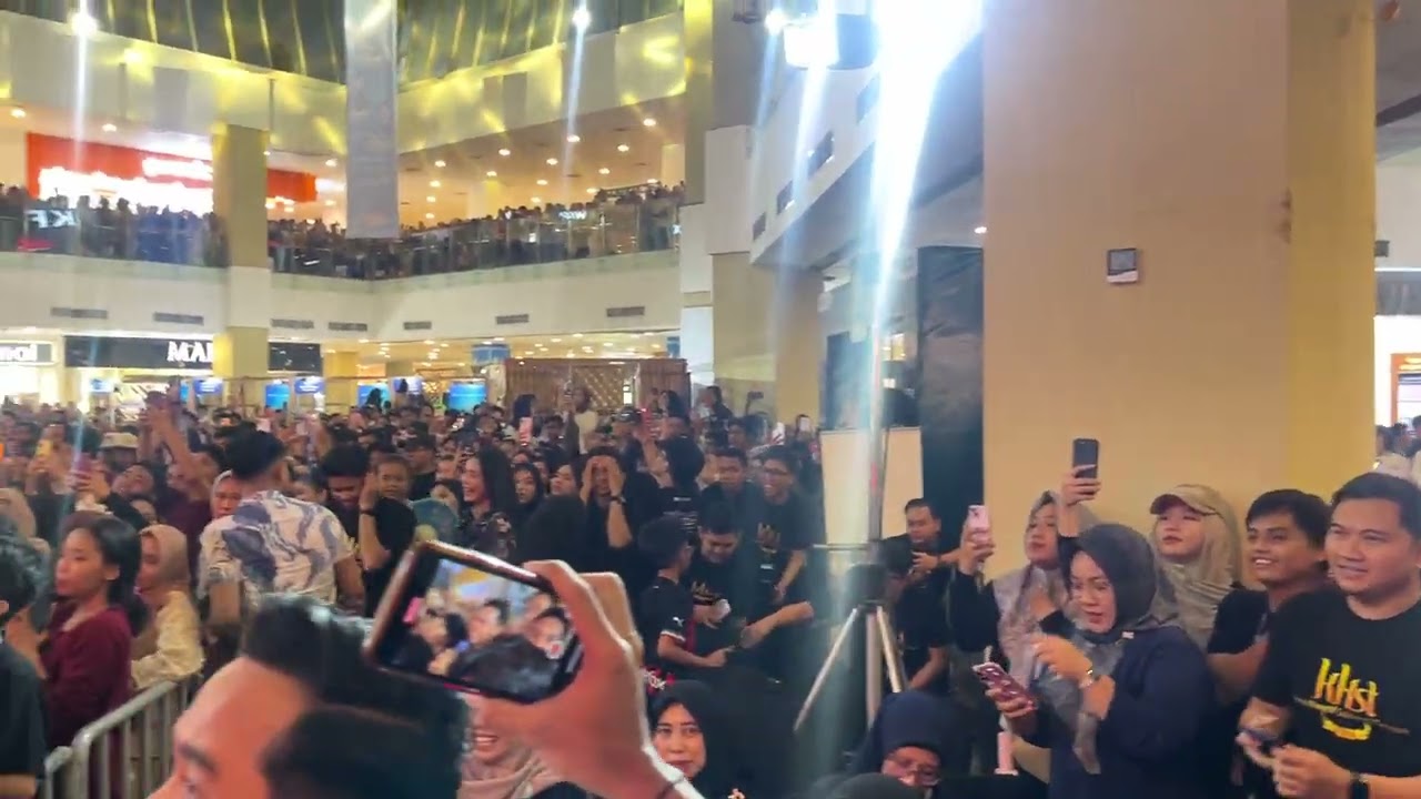Mario G Klau - Tak Ingin Usai (Karya Kreatif Sulawesi Tengah 2025 : Atrium Palu Grand Mall)
