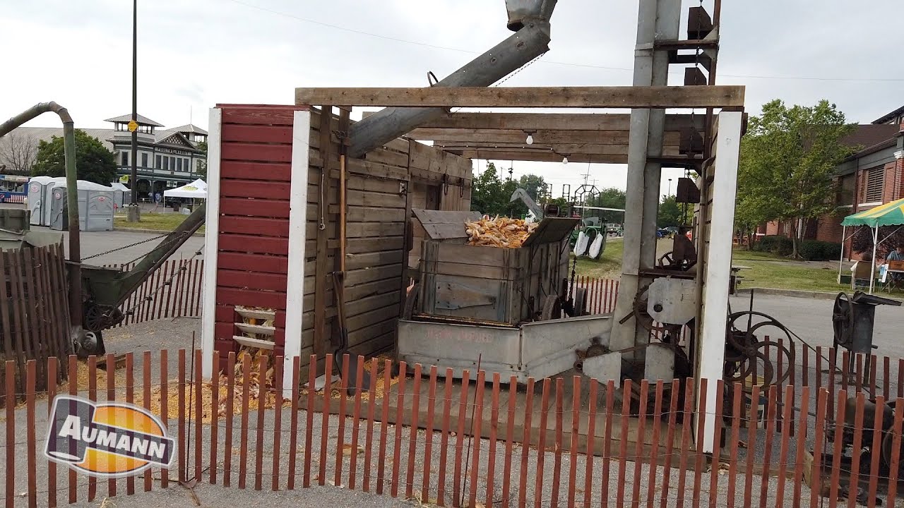 How'd It Work? 100 Year Old Corn Crib Demonstration John Deere Tractors - 2021 Classic Green Reunion