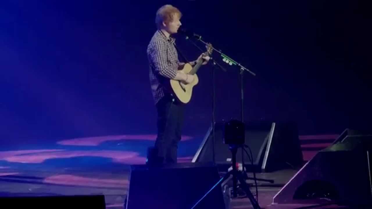 [HD] Ed Sheeran - Friends - X Tour [Live Concert In Berlin Max-Schmeling-Halle 14.11.2014]