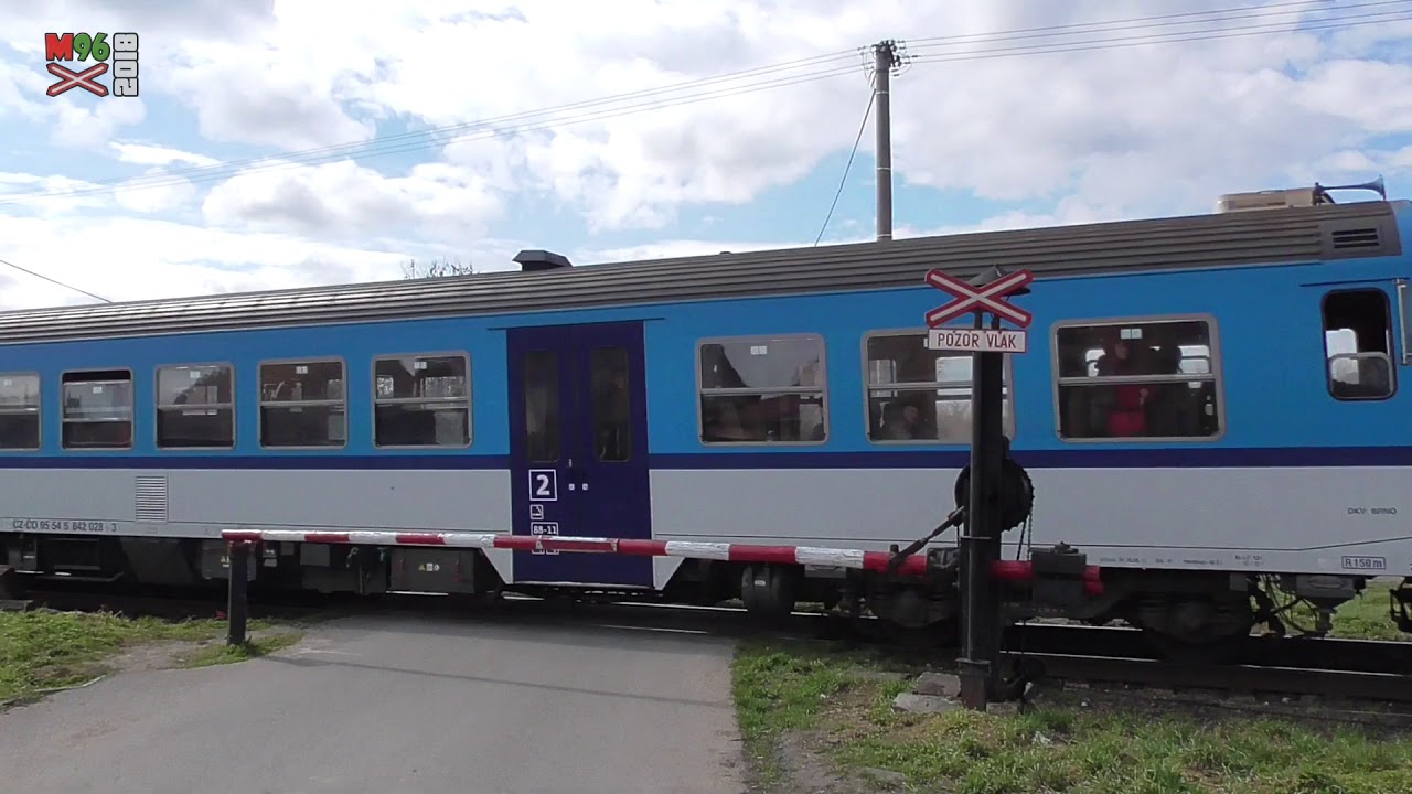 Železniční přejezd Mikulov na Moravě #1 [P7105] - 30.3.2018 / Czech railroad crossing