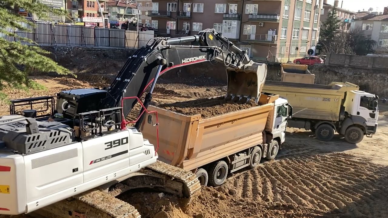 HİDROMEK HMK 390 EKSKAVATÖR HAFRİYAT ALIRKEN