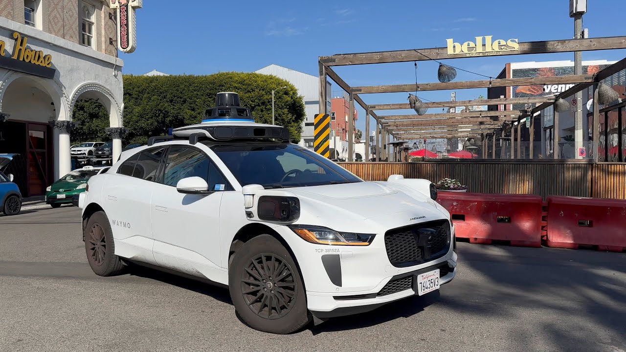 Am mers cu mașina autonomă Waymo - ITnewz