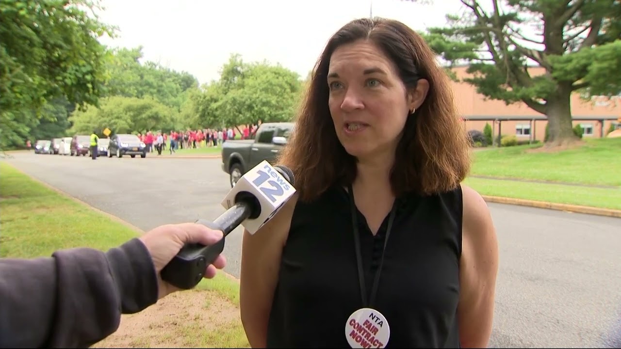 Nanuet teacher protest low pay, long hours