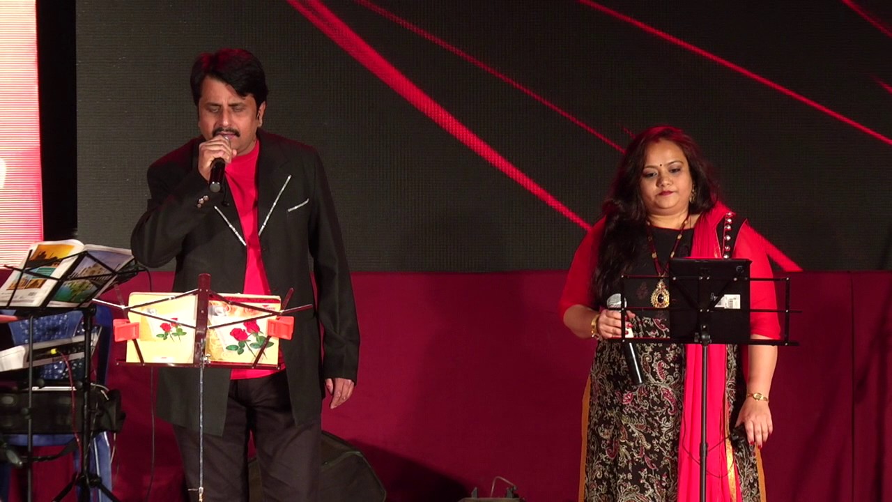 Aate Jaate Haste Gaate-By Usha Umesh and Srinivas Murthy(Concert By Mayiur Music Entertainers)