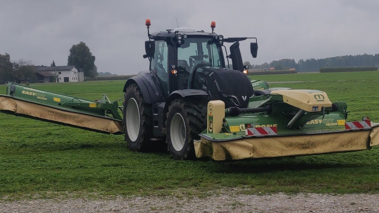 Mähen mit Valtra T174 smarttouch und Krone B870 Mähkombination