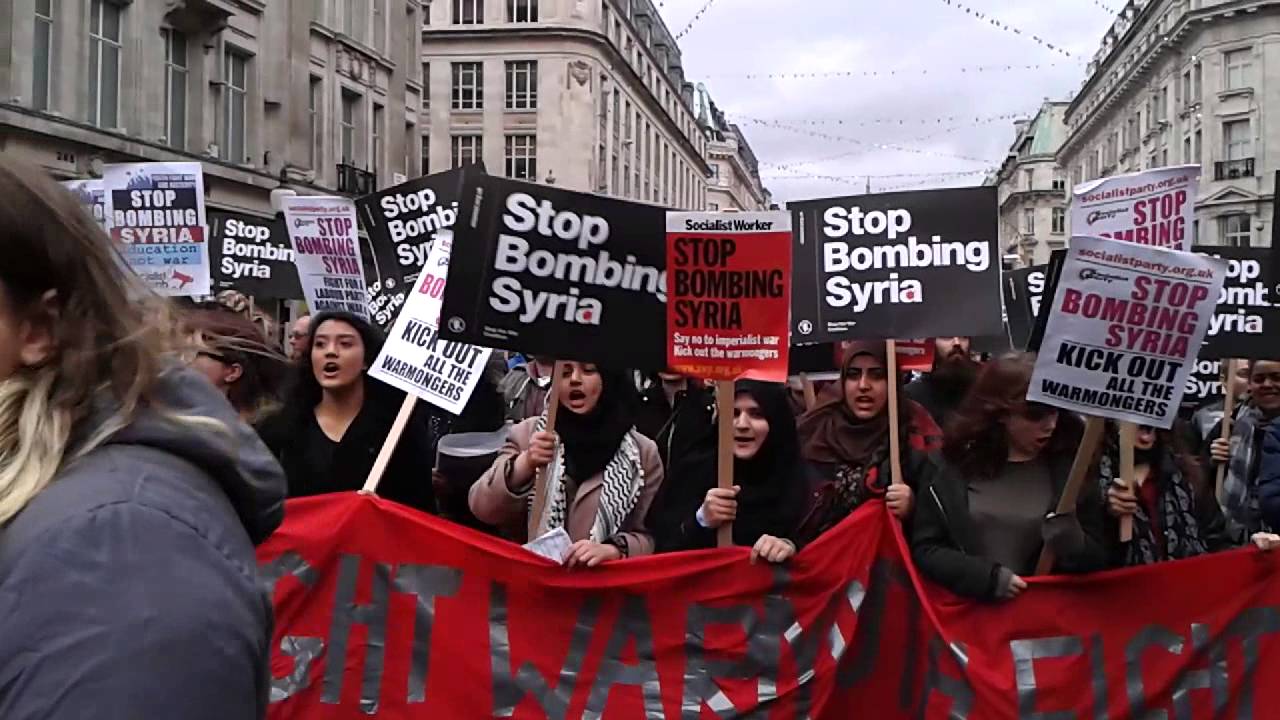 Socialist Party youth on the Stop the war demo