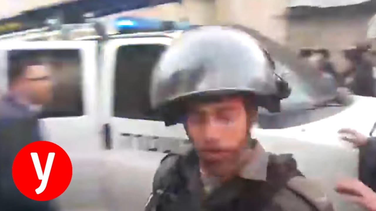 צפו: מחאות החרדים הקיצוניים - רב הכותל הותקף במאה שערים