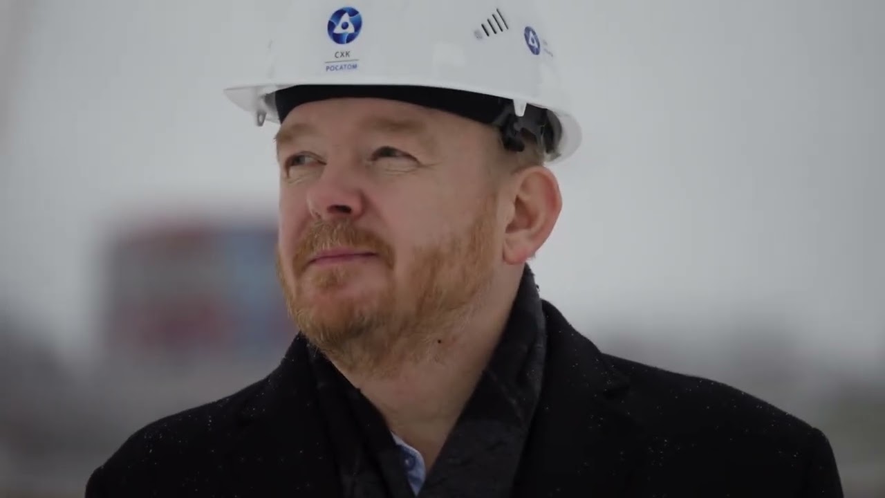 Лауреат премии «ВЫЗОВ» 2025 в номинации «Инженерное решение» Михаил Скупов и солауреат А. Глушенков