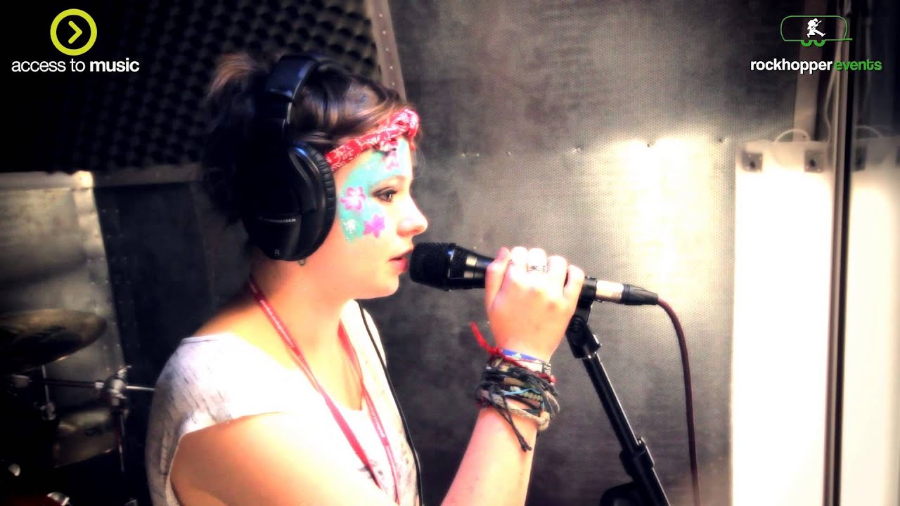 Molly & Fin - Recorded at Glastonbury 2013 in the Kidzfield
