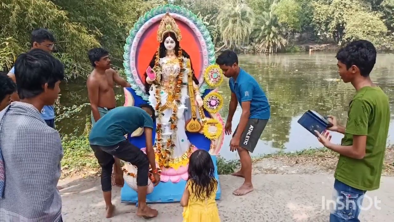 সরস্বতী ঠাকুর বিসর্জন দেখতে গিয়ে বিউটি কি অবাক কান্ডই না করল এটা#saraswati thakur bisarjan